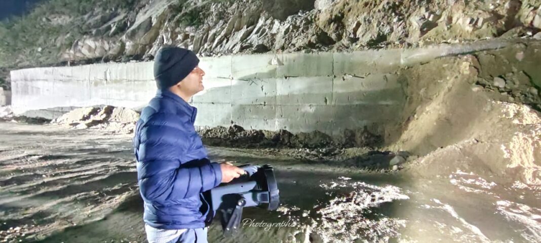 देर रात एनएच स्वाला का डीएम ने किया निरीक्षण, निर्माण कार्य में तेजी और गुणवत्ता के दिए सख्त निर्देश