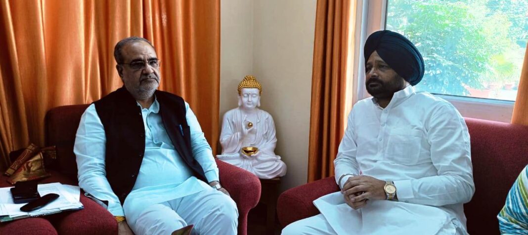 मनजीत सिंह ने भाजपा प्रदेश अध्यक्ष से की मुलाकात, बरेली हवाई अड्डे का नाम श्री गुरु गोविंद सिंह महाराज करने की मांग