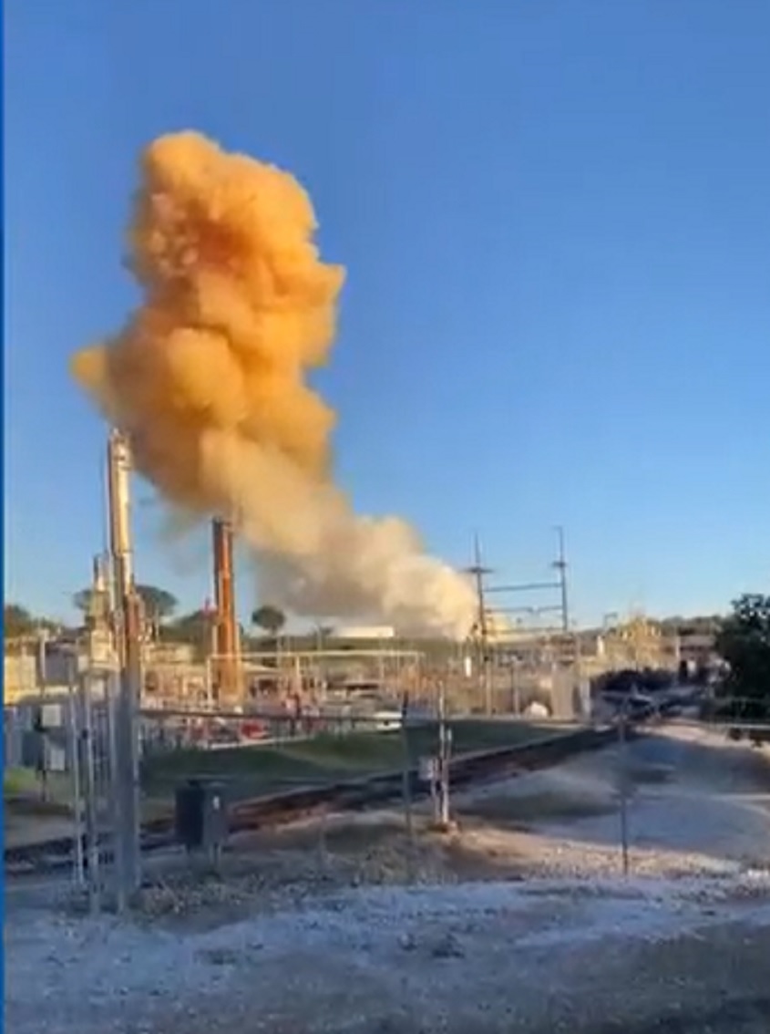 मिसिसिपी में सीएफ इंडस्ट्रीज प्लांट में विस्फोट, कर्मचारी सुरक्षित लेकिन अमोनिया रिसाव का खतरा