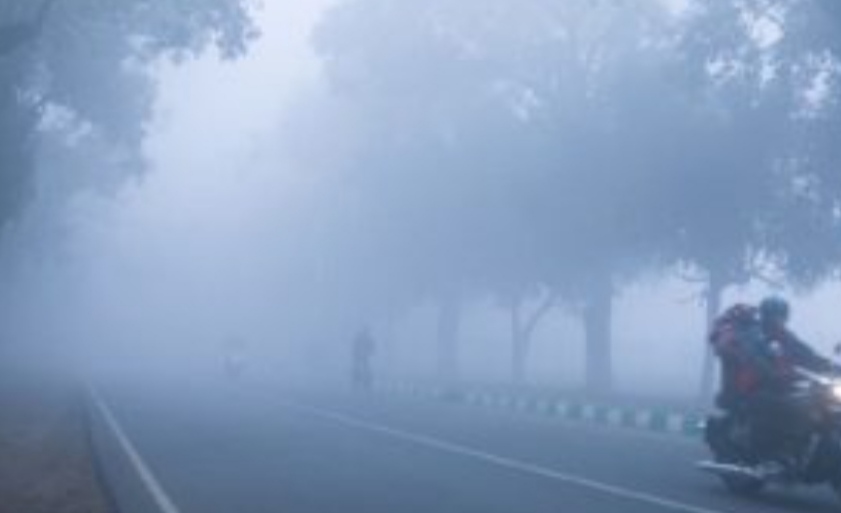 खूंटी में बढ़ी ठंड से जनजीवन प्रभावित, कंबल वितरण और अलाव व्यवस्था का इंतजार