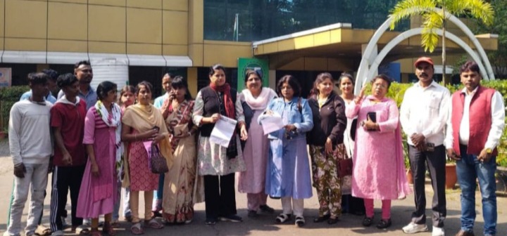 आवारा पशुओं पर नियंत्रण की मांग तेज, एंटी करप्शन फाउंडेशन ने उपायुक्त को सौंपा ज्ञापन