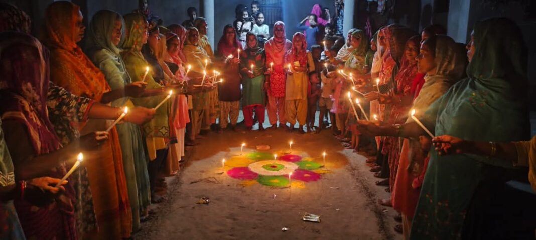 कम मतदान वाले क्षेत्रों में रात को जागरूकता! अररिया में जीविका दीदी उतरीं अभियान में, दीपक जला किया वोट के लिए प्रेरित