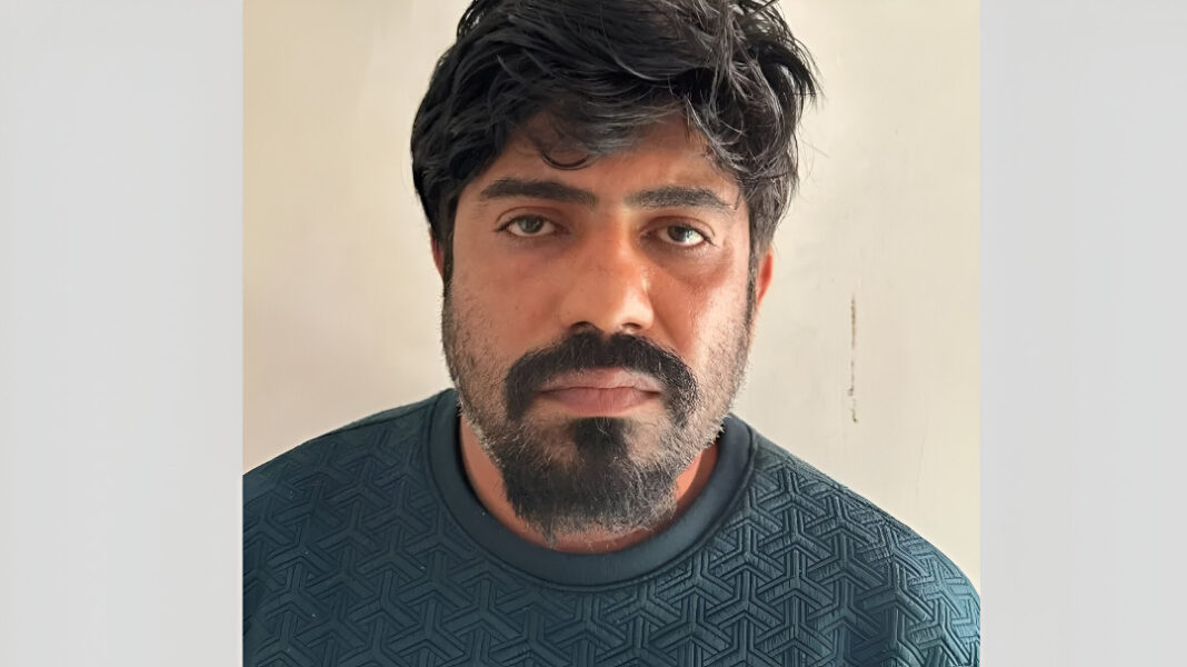 जानिए क्यों पूछताछ के दौरान दोनों संदिग्धों की कहानी बिखर गई और असली पहचान सामने आ गई