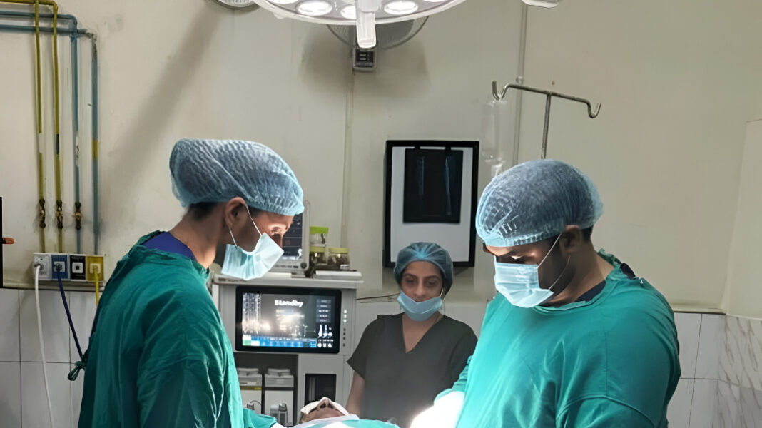 खोजिए कैसे गुरुग्राम के सरकारी अस्पतालों में छह दिनों में 182 मरीजों का सफलतापूर्वक ऑपरेशन किया गया
