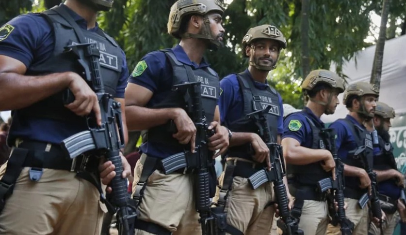 ढाका में कर्फ्यू जैसी स्थिति: कोर्ट फैसले से पहले उपद्रवियों को देखते ही गोली का आदेश