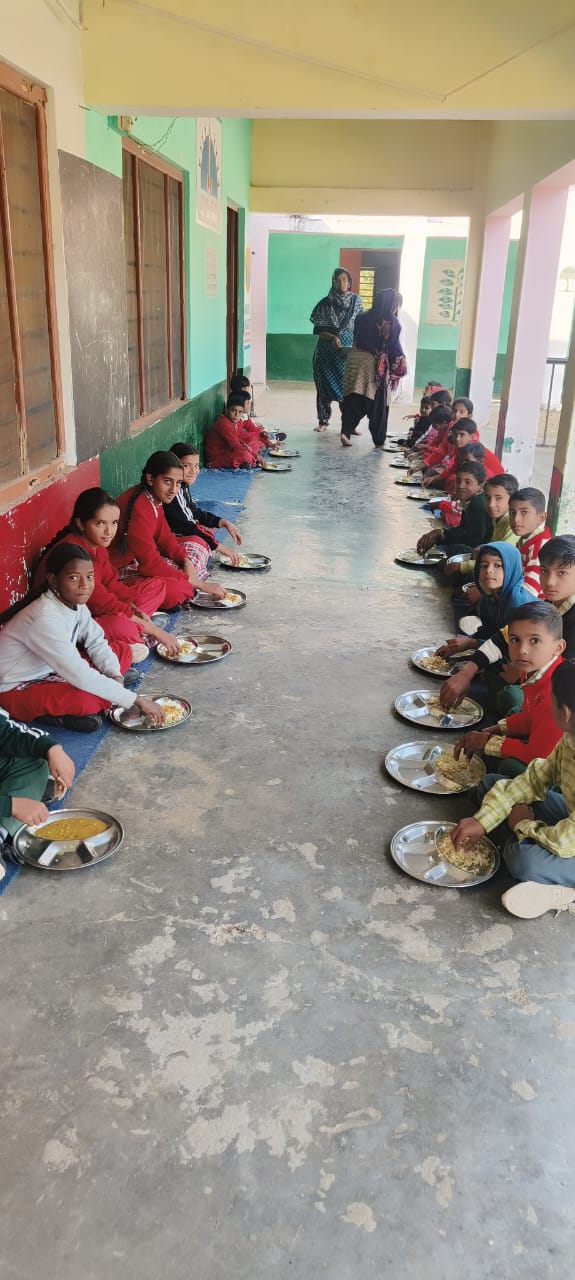 सिरमौर: स्कूल निरीक्षण में लापरवाही उजागर, दो शिक्षकों को कारण बताओ नोटिस जारी