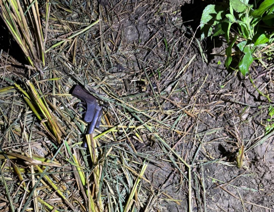 इटावा में मुठभेड़: पुलिस ने हिस्ट्रीशीटर बदमाश को किया गिरफ्तार, तमंचा, कारतूस और चोरी की बाइक बरामद