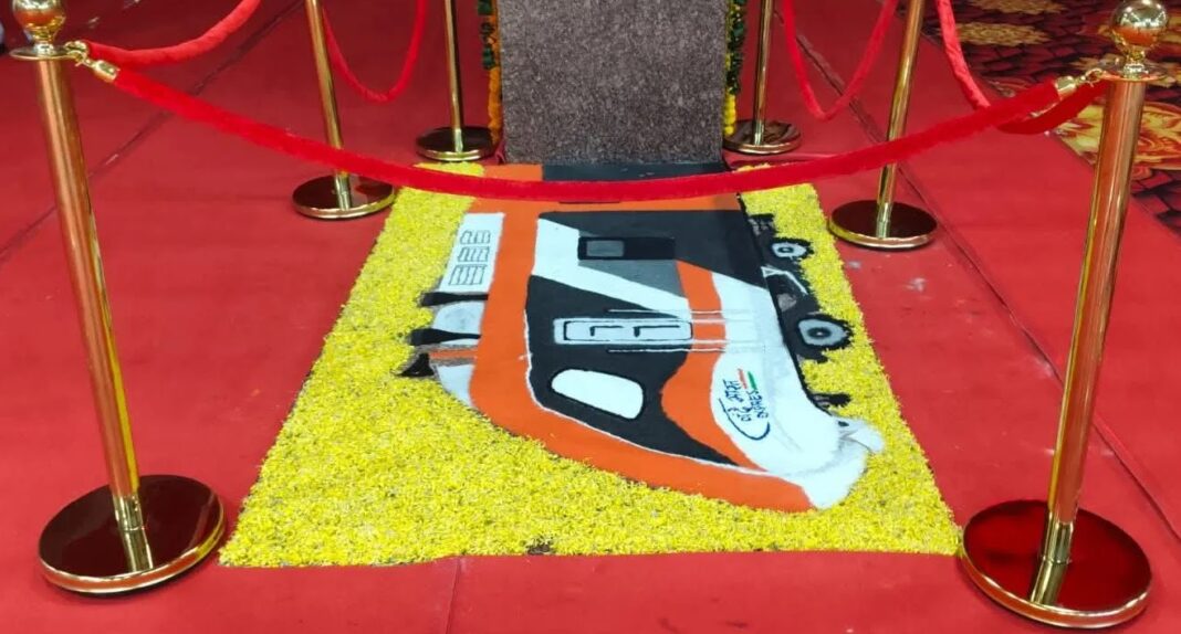 PM मोदी ने दिखाई झंडी! देश को मिली 4 नई वंदे भारत ट्रेनें – अब बनारस से खजुराहो जाना होगा और तेज़