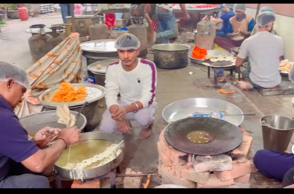 बिहार चुनाव परिणाम: शुरुआती रुझानों में एनडीए की बढ़त, भाजपा मुख्यालय में जश्न शुरू