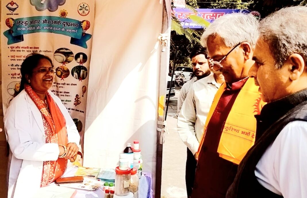 राज्य स्थापना दिवस: ऋषिकुल आयुर्वेदिक कॉलेज में निःशुल्क चिकित्सा शिविर का आयोजन