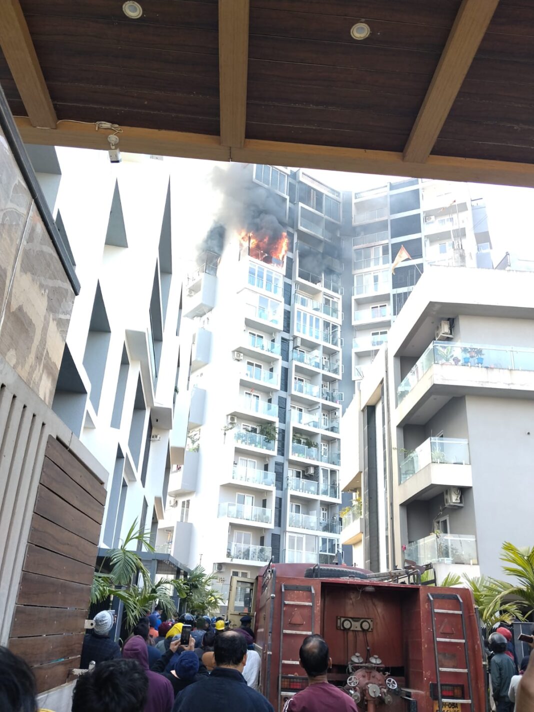 रांची के पर्ल आर्किड अपार्टमेंट में भीषण आग, सात दमकल गाड़ियों ने दो घंटे में पाया काबू