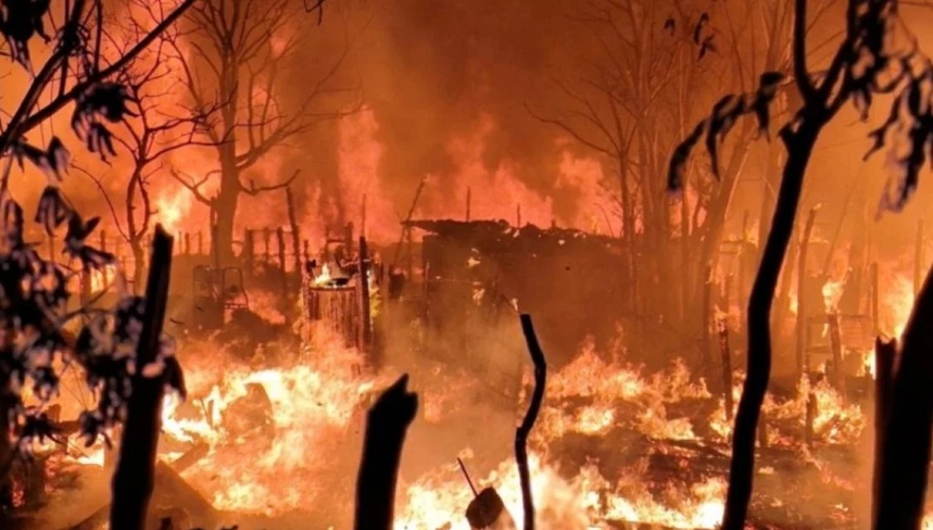 बांग्लादेश में रोहिंग्या शिविर में भीषण आग, कॉक्स बाजार के टेकनाफ में 25 से अधिक घर जलकर राख