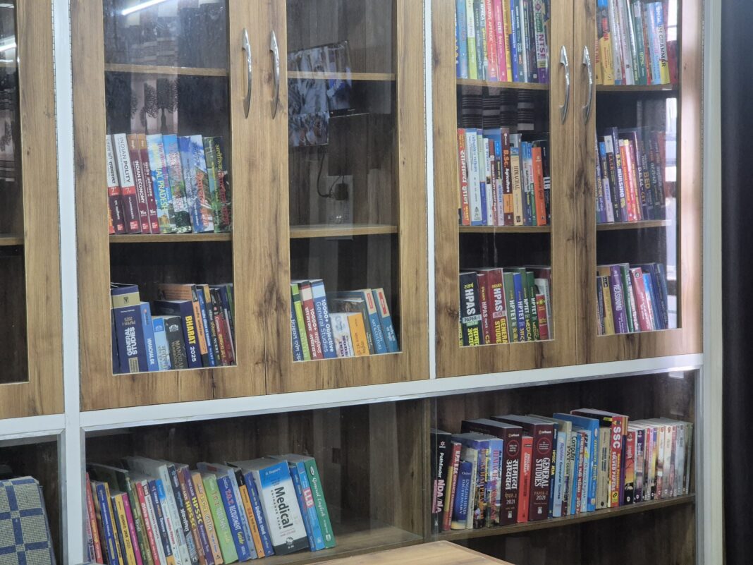 छह माह से अधिक लंबित राजस्व मामलों का एक माह में निपटारा करें: उपायुक्त अपूर्व देवगन