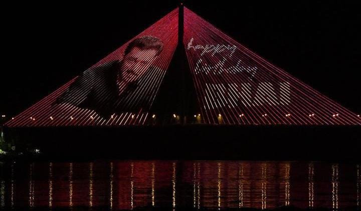 सलमान खान के जन्मदिन पर मुंबई सी लिंक बना रोशन ट्रिब्यूट, फैंस हुए भावुक