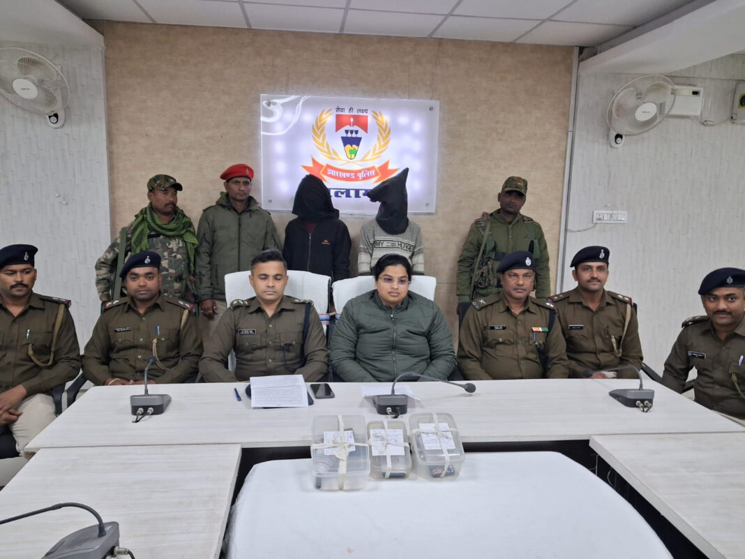 पलामू में शिक्षक दंपत्ति लूट कांड का खुलासा, भतीजा साजिशकर्ता निकला, दो गिरफ्तार