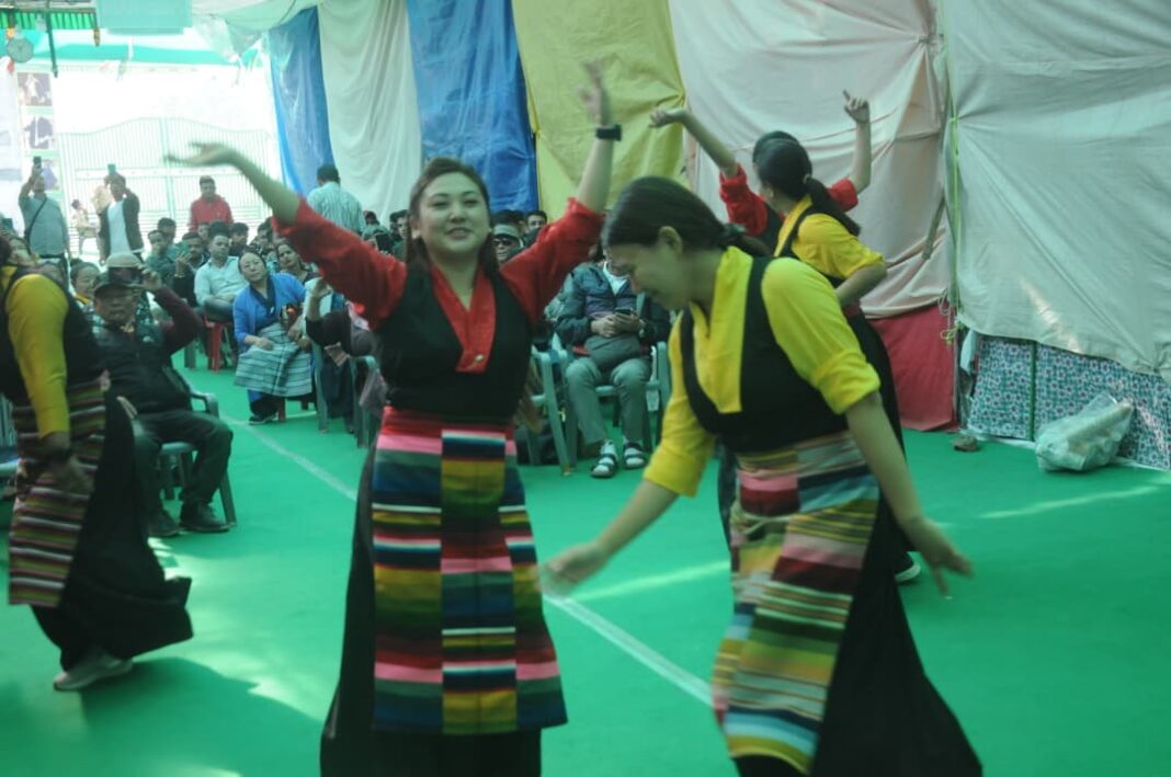 दलाई लामा नोबेल सम्मान दिवस: जयपुर में तिब्बती समाज ने ढोल-नगाड़ों संग मनाया उत्सव