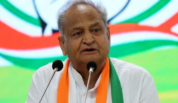 अशोक गहलोत का केंद्र सरकार पर हमला, मनरेगा को कमजोर करने की साज़िश का आरोप