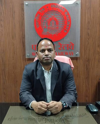 मुकेश कुमार ने संभाला रतलाम रेल मंडल का जनसंपर्क अधिकारी पद, नई जिम्मेदारी शुरू