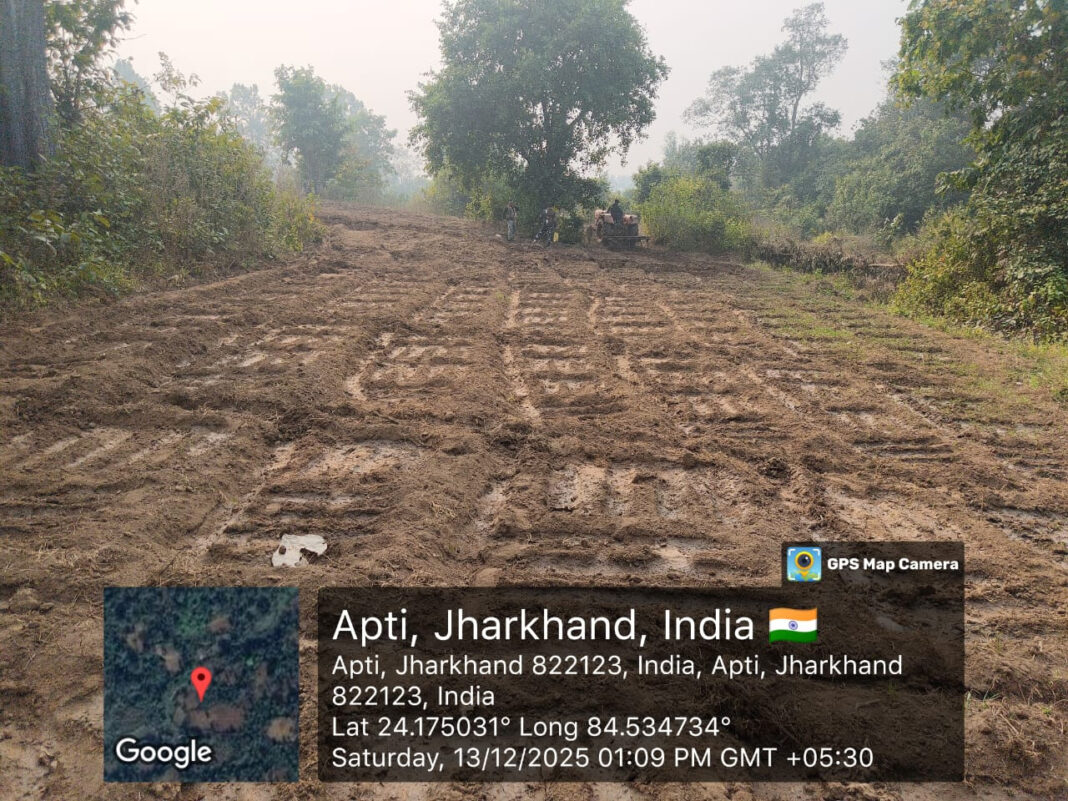 पलामू में पुलिस का बड़ा एक्शन, 9 एकड़ में अफीम की खेती नष्ट कर माफिया को चेतावनी