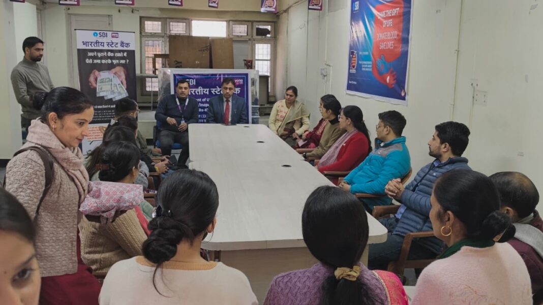 आपका पैसा, आपका अधिकार: अनक्लेम्ड जमा राशि पाने के लिए मंडी में जागरूकता शिविर