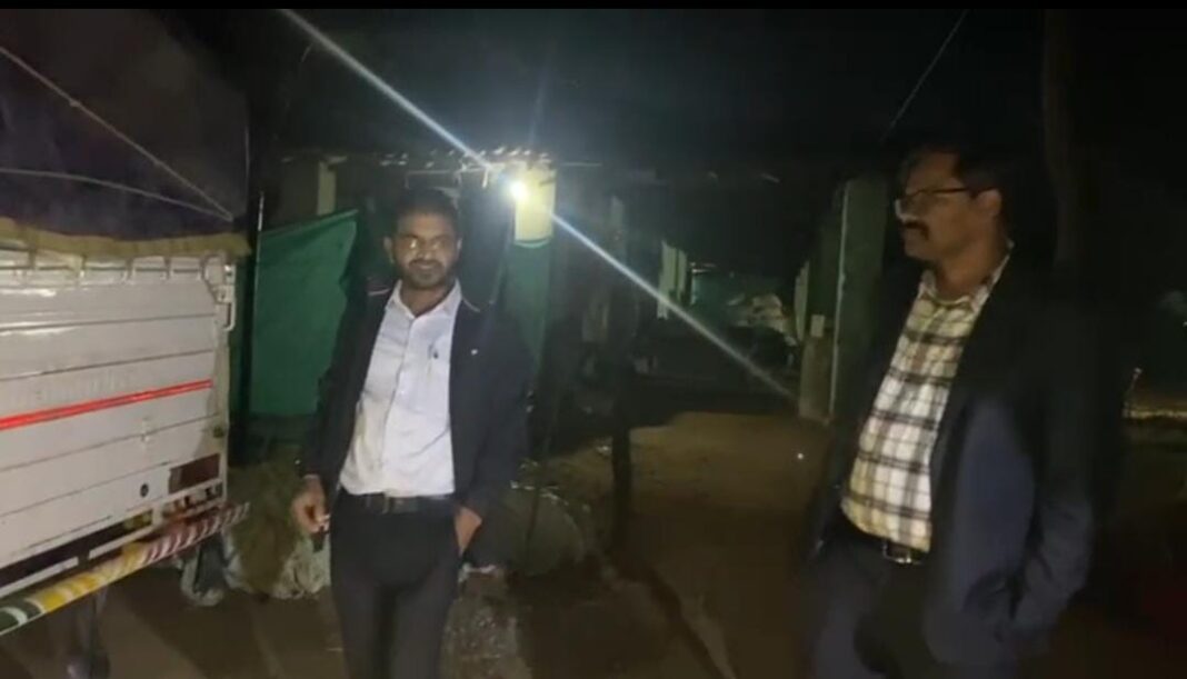 बलरामपुर में कलेक्टर बने एक्शन हीरो, जंगल में 3 किमी पीछा कर धान माफिया पर कसा शिकंजा