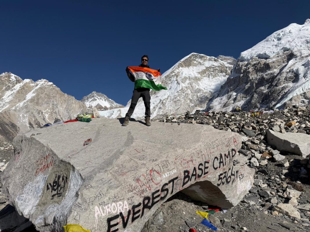 आकाश ने एवरेस्ट की गोद में फहराया शाहपुरा का परचम