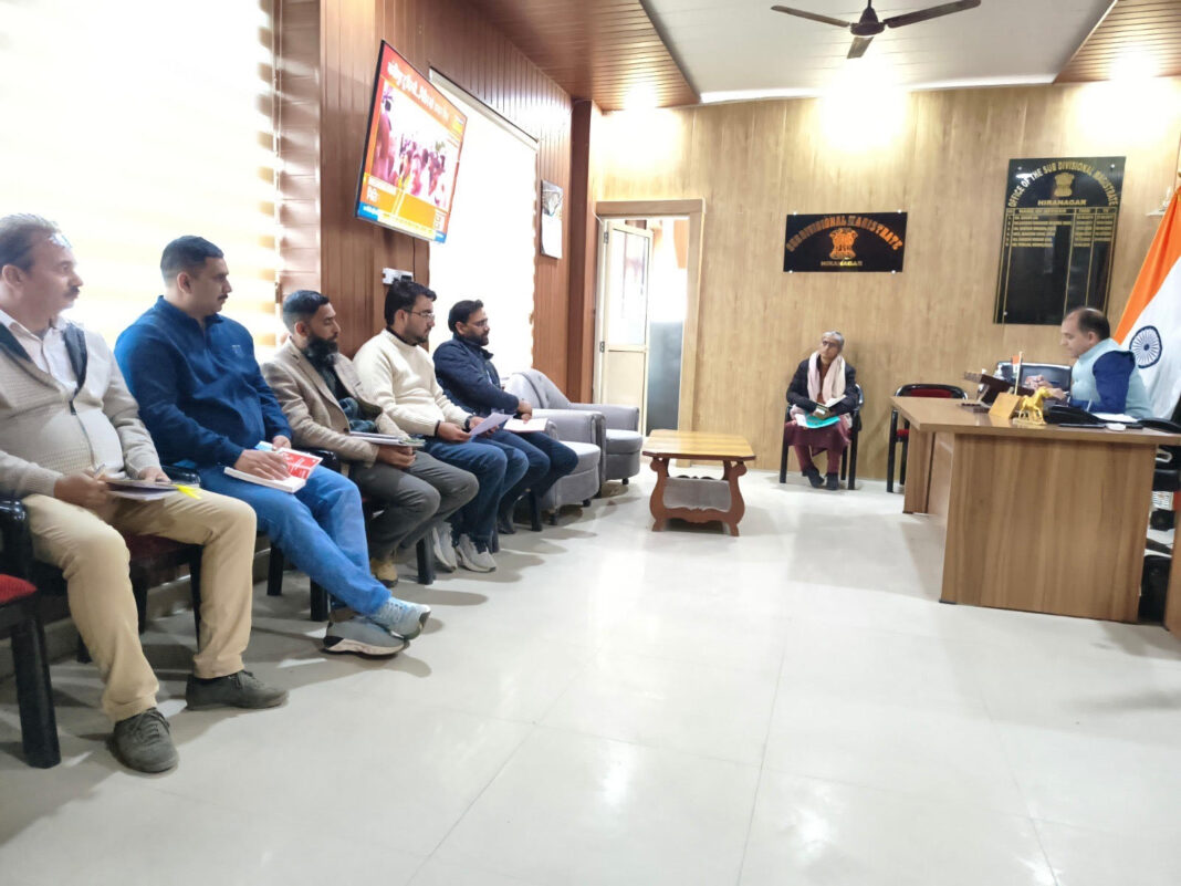 एसडीएम हीरानगर ने विकास परियोजनाओं की समीक्षा की, समयबद्ध पूर्णता के दिए निर्देश