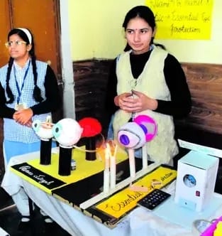 मुरादाबाद में बाल वैज्ञानिकों की प्रतिभा चमकी, छात्रों ने हरित ऊर्जा से लेकर कचरा प्रबंधन तक मॉडल्स पेश किए