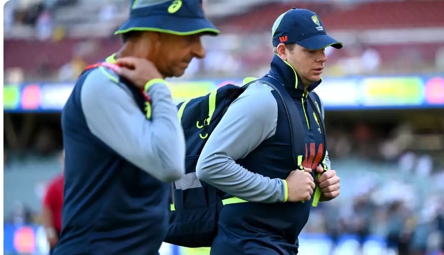 एडिलेड टेस्ट से बाहर हुए स्टीव स्मिथ, उस्मान ख्वाजा की प्लेइंग इलेवन में वापसी