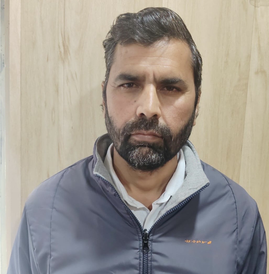 बदायूं में लेखपाल रिश्वत लेते रंगे हाथ पकड़ा गया, जानिए कैसे हुआ बड़ा खुलासा