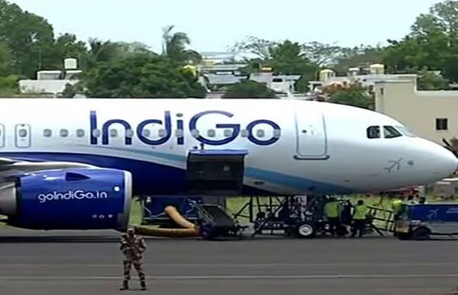 कुवैत–हैदराबाद इंडिगो फ्लाइट में बम की धमकी, मुंबई में इमरजेंसी लैंडिंग; सभी यात्री सुरक्षित