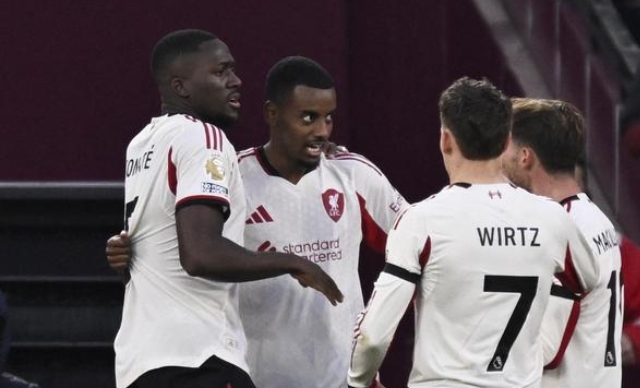 प्रीमियर लीग 2025–26: इसाक के गोल से लिवरपूल की वापसी, एस्टन विला और ब्राइटन ने भी दर्ज की जीत