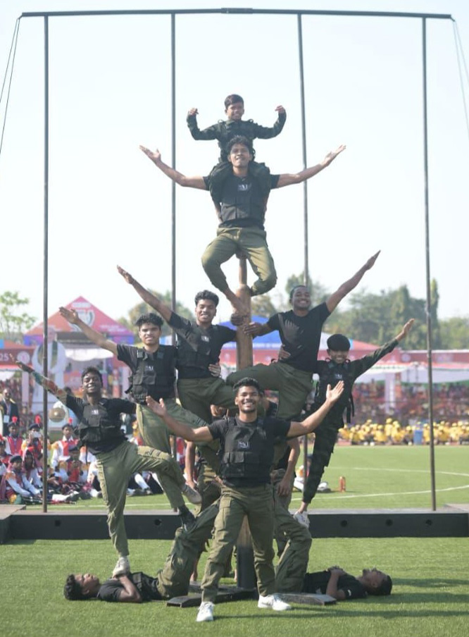 बस्तर ओलम्पिक में नारायणपुर के मलखम्भ खिलाड़ियों ने रංक दिया स्टेडियम, देखें अद्भुत प्रदर्शन