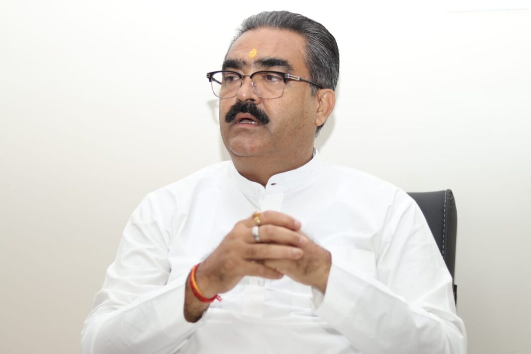 कांगड़ा वैली कार्निवल में उगाही पर बवाल, बिक्रम ठाकुर ने उपायुक्त से मांगा श्वेत पत्र