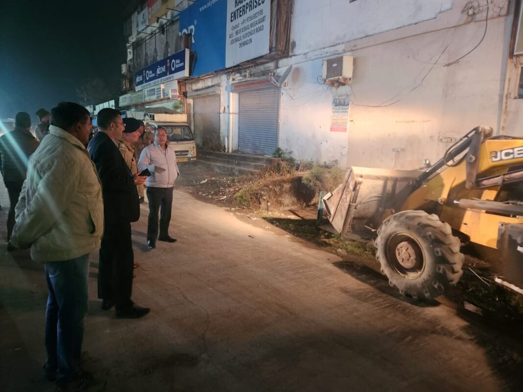 देहरादून और गदरपुर में अवैध मजार ध्वस्त, धामी सरकार का अतिक्रमण विरोधी अभियान तेज