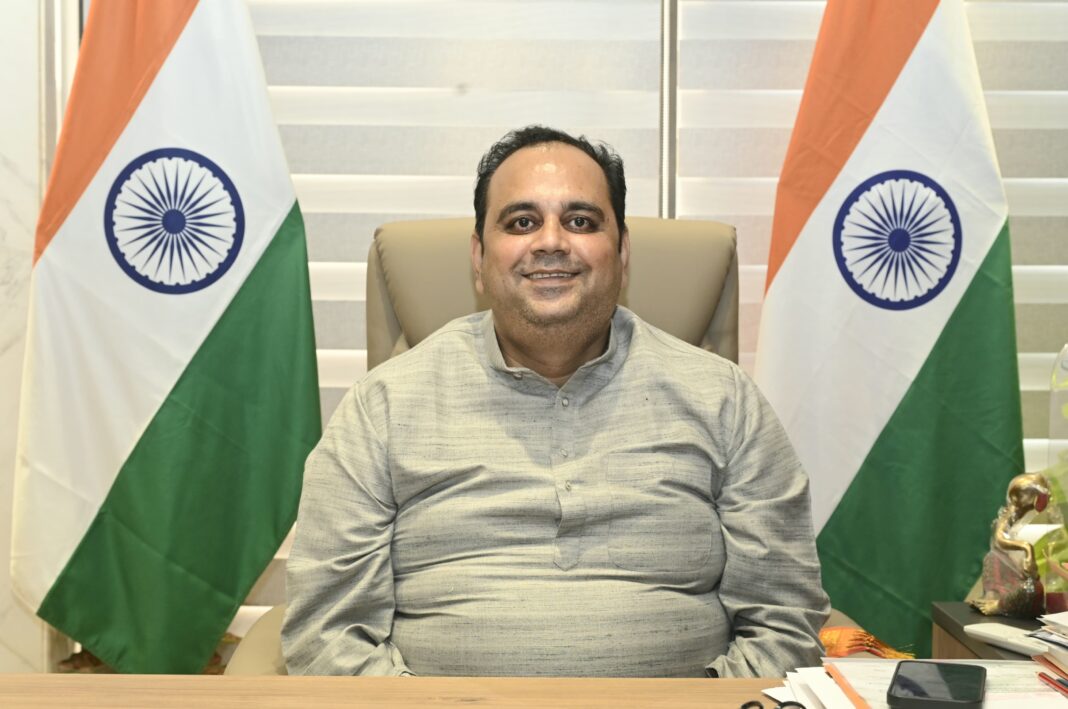 दिल्ली में अवैध दवा कारोबार पर बड़ी कार्रवाई, भागीरथ पैलेस में 27 थोक दवा विक्रेताओं की जांच