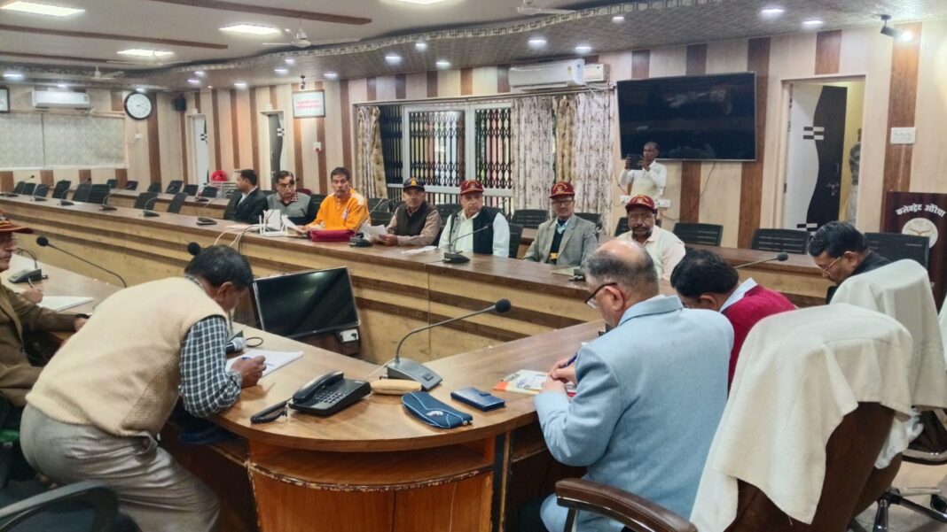 पूर्व सैनिकों की समस्याओं पर डीएम ने लिया संज्ञान, त्वरित निस्तारण का दिया भरोसा