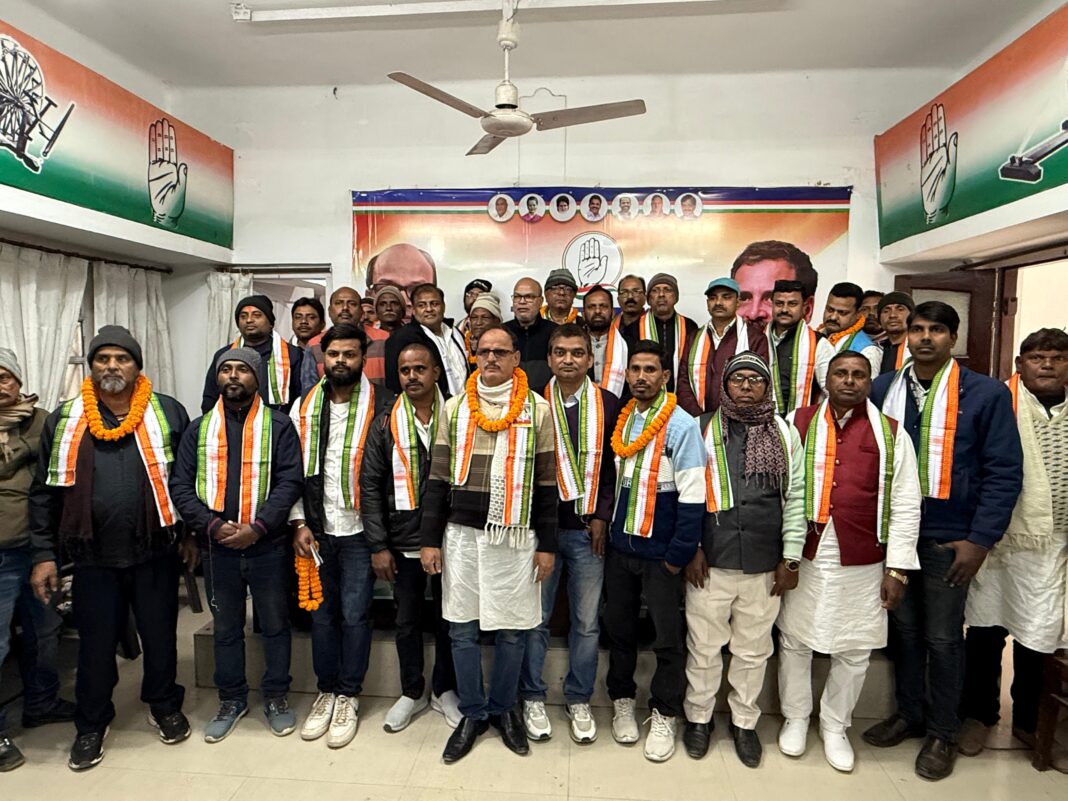 कांग्रेस को मिला नया जनसमर्थन, विभिन्न दलों के नेताओं ने थामी पार्टी की सदस्यता