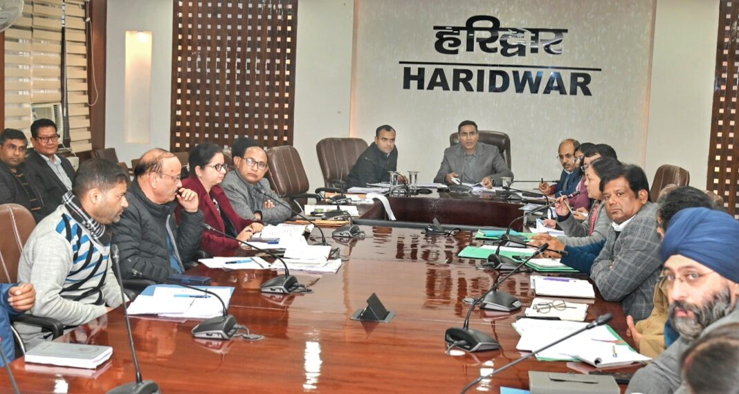 जल संरक्षण के लिए जनभागीदारी जरूरी, जागरूकता अभियान चलाने के निर्देश : डी. सेंथिल पांडियन