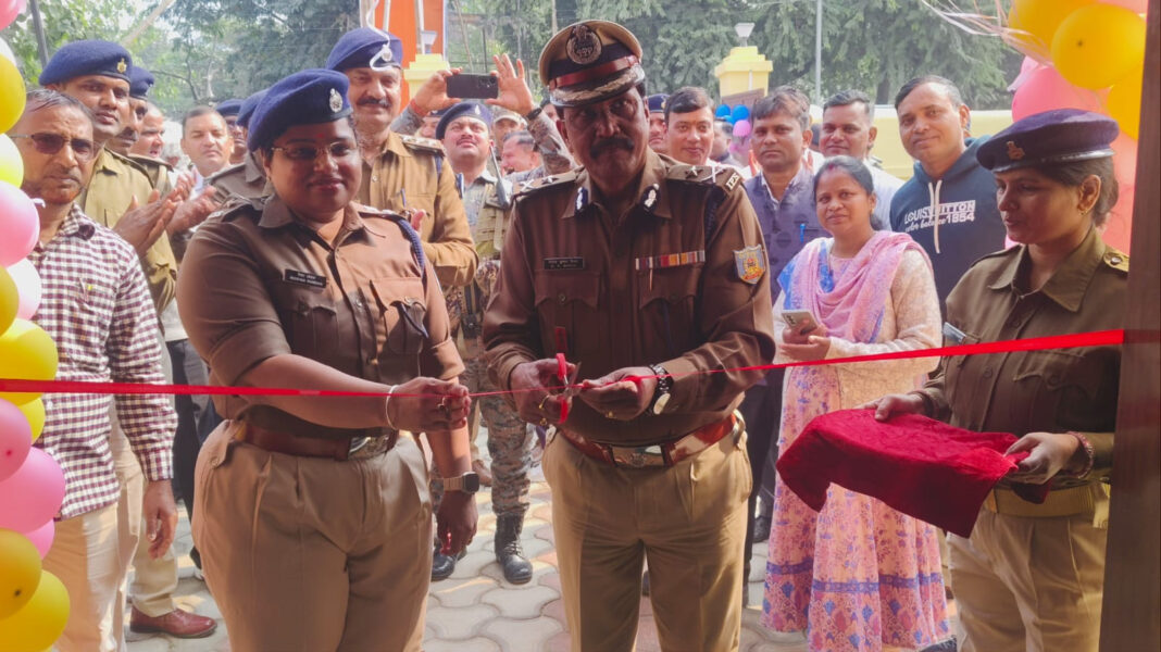 पलामू पुलिस लाइन में IG और SP ने किया पुलिस ऑफिसर गेस्ट हाउस का उद्घाटन