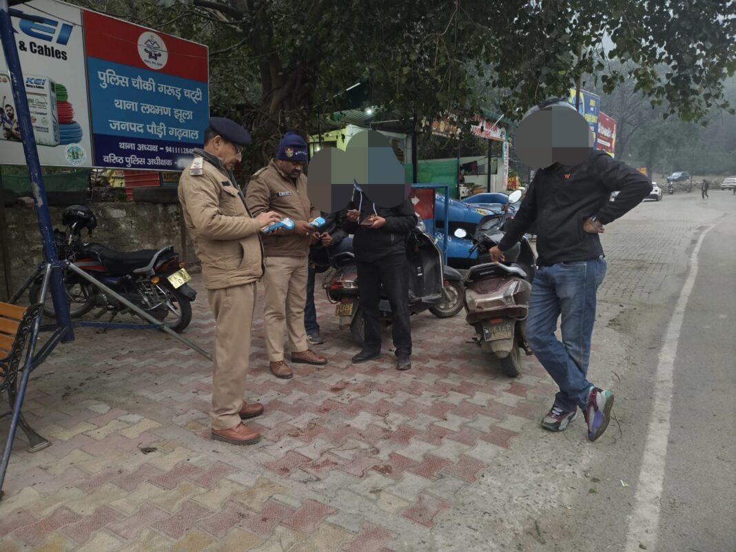 पौड़ी गढ़वाल: शराब के नशे में मिले तीन चालक, वाहन सीज, 200 से अधिक पर कार्रवाई