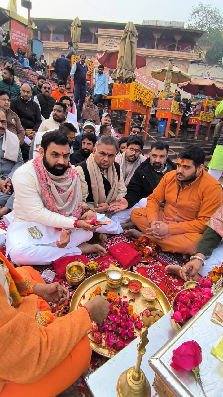 जर्मनी में गंगा की महिमा का संदेश देने के बाद तन्मय वशिष्ठ ने हर की पैड़ी पर किया गंगा पूजन