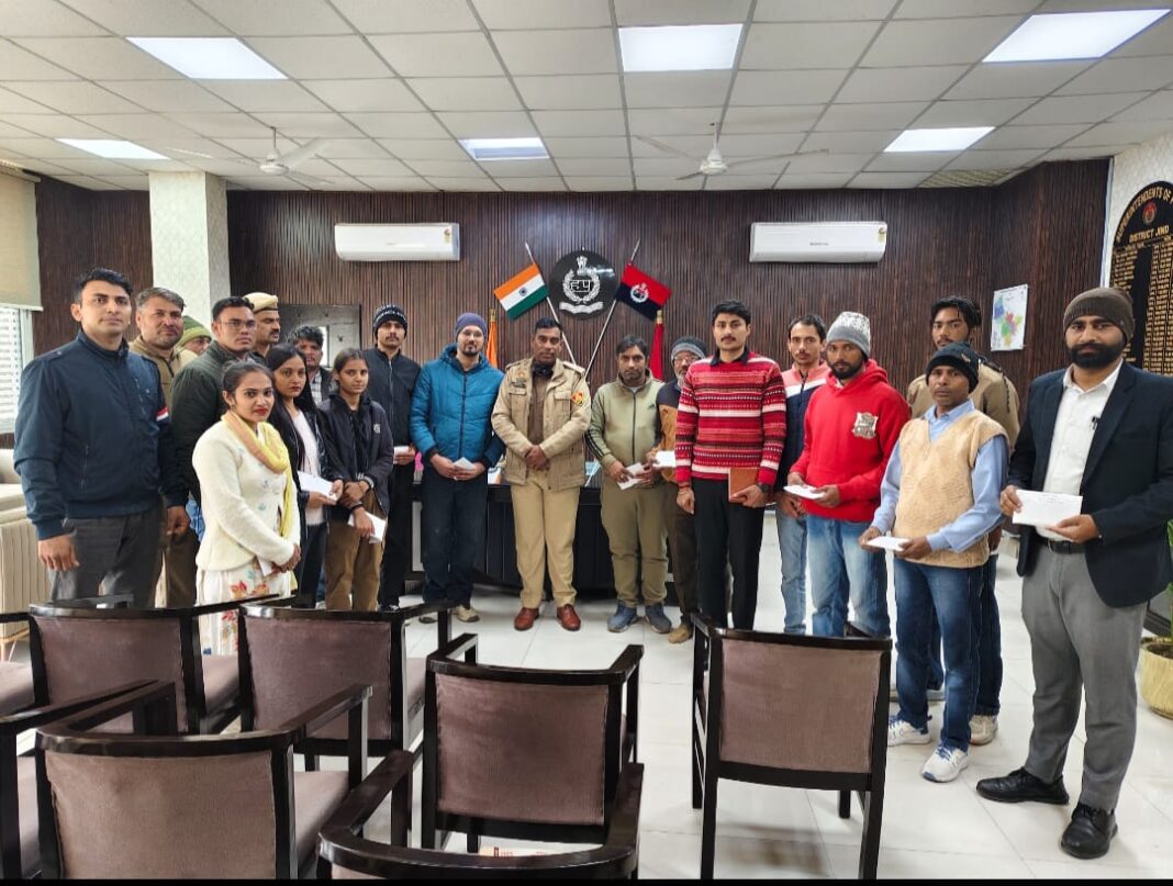 जींद पुलिस की बड़ी पहल, गुम हुए 52 मोबाइल मिले, असली मालिकों को वापस दिलाए