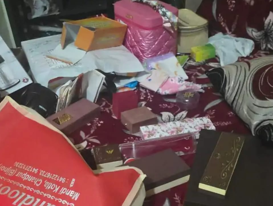 बिजनौर में एयर फोर्स जवान के घर 50 लाख की चोरी, चोरों ने माता-पिता को कमरे में किया बंद