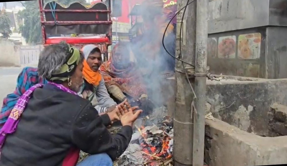 घने कोहरे और कड़ाके की ठंड से भागलपुर में जनजीवन प्रभावित, ट्रेनें घंटों लेट