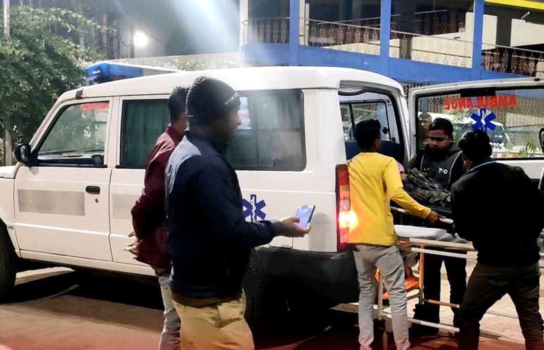 पश्चिम मेदिनीपुर: राष्ट्रीय राजमार्ग पर लोरी की चपेट में आने से युवक की मौत