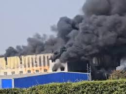 इंदौर चॉकलेट फैक्ट्री में भीषण आग, लपटें दूर तक दिखीं, जानिए अंदर क्या हुआ