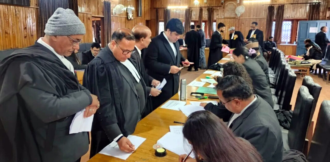 हाईकोर्ट बार एसोसिएशन चुनाव: नैनीताल में 61% मतदान, 1779 अधिवक्ताओं ने किया मताधिकार का प्रयोग