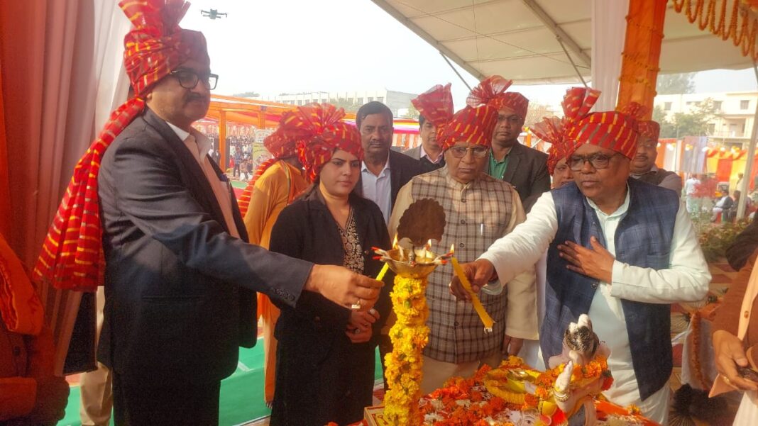 मुख्यमंत्री सामूहिक विवाह में जीवनसाथी बने 469 जोड़े, प्रशासन ने किया भव्य आयोजन