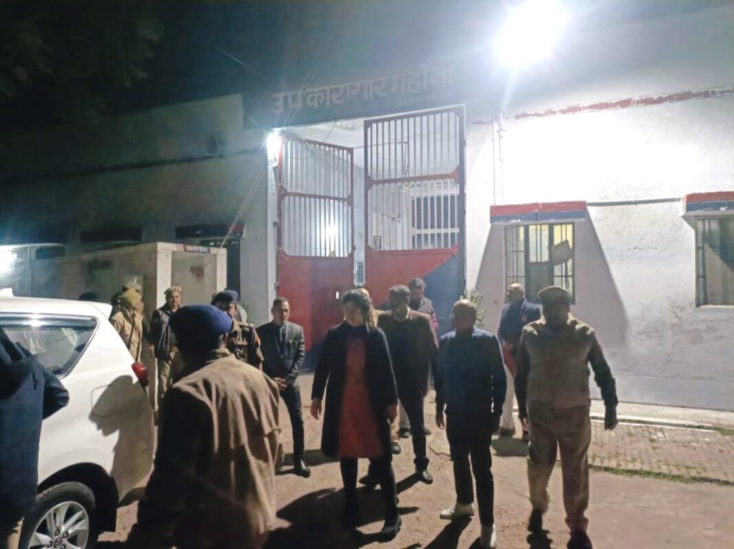 महोबा जेल निरीक्षण: “कारागार सिर्फ सजा नहीं, सुधार का केंद्र है” – जानिए डीएम का सख्त संदेश